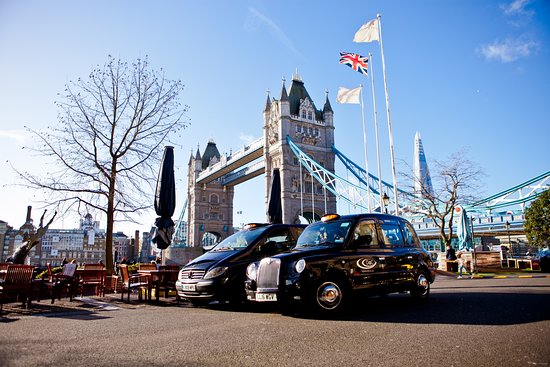 Why Use a Taxi Service When You Can Hire a Black Cab in London For Less?